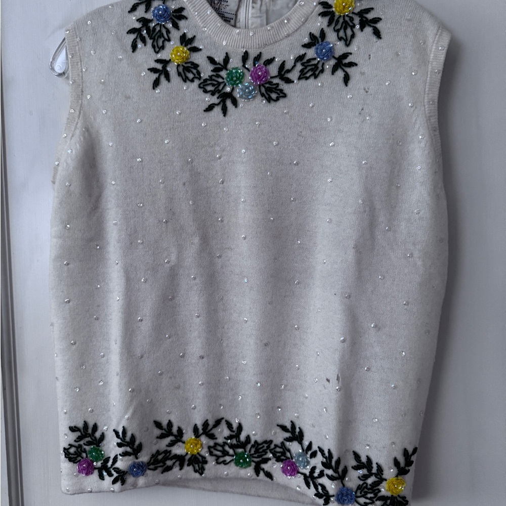 Vintage Cyn Les Floral Embroidered Sleeveless Sweater